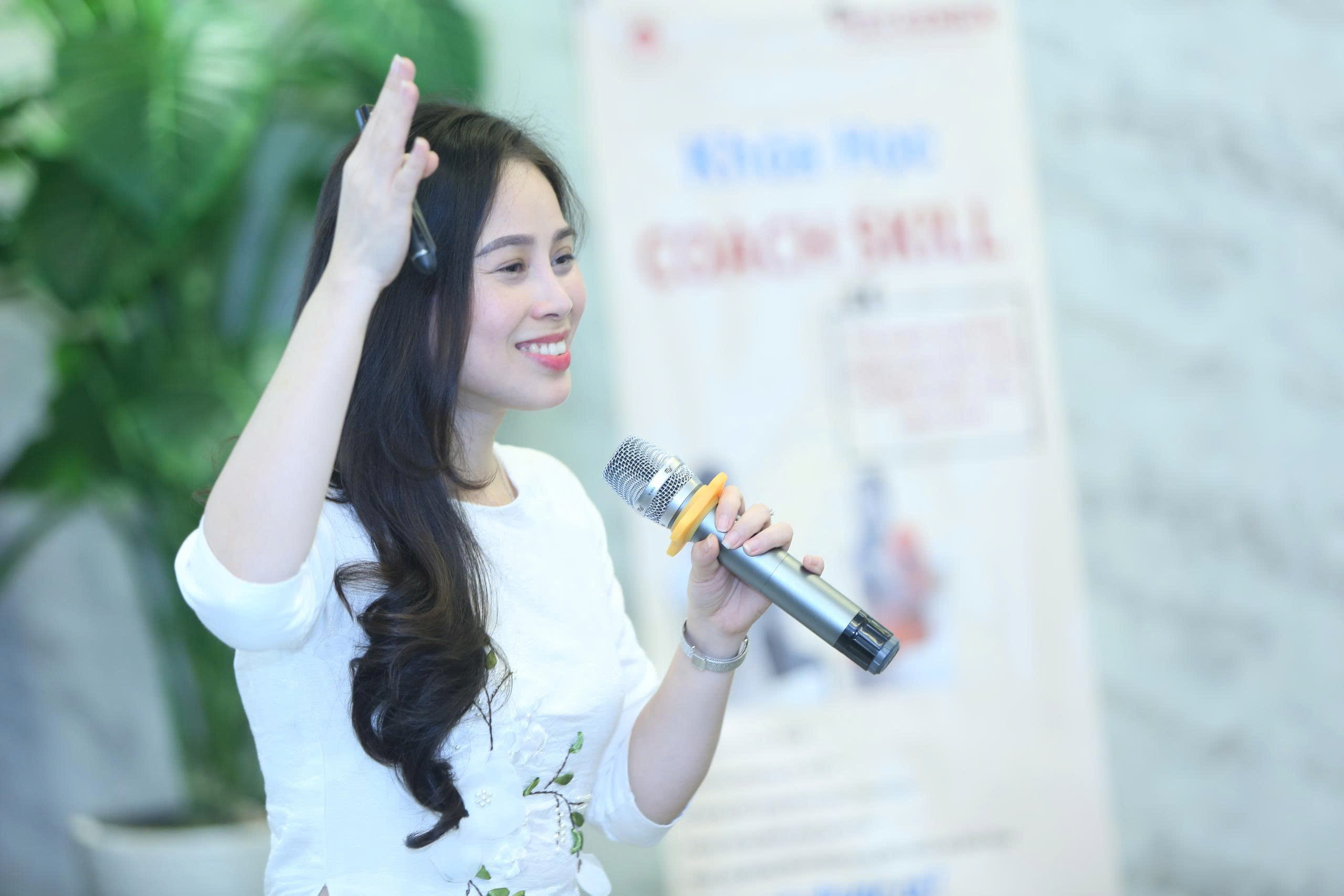 Coach Nguyễn Tú Oanh trong một buổi đào tạo