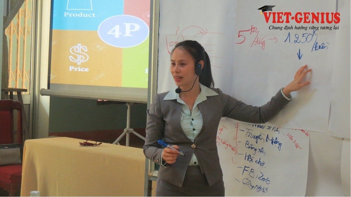 Nguyễn Tú Oanh tập huấn cho Hội Liên hiệp Phụ nữ Duy Xuyên theo Đề án 938
